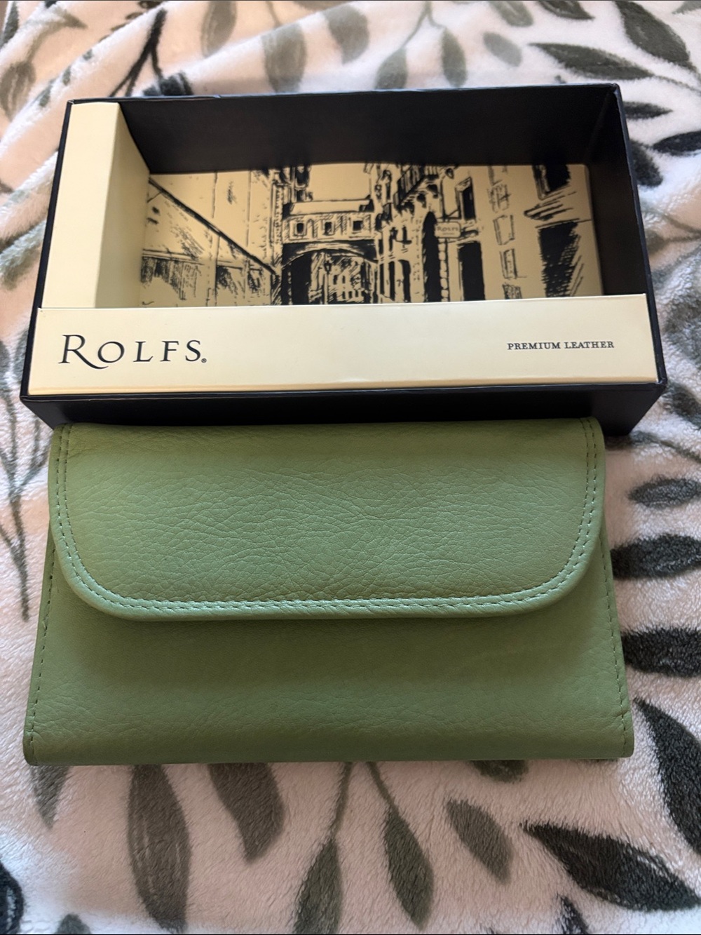 Rolfs Mint Green Leather Women's Wallet with Flap